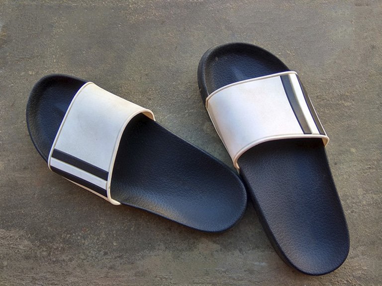 Chanclas recicladas fabricadas con material recuperado, confort y diseño sustentable